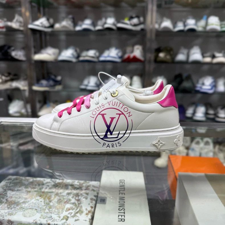 Louis Vuitton LV Time Out Gradient Logo Sneakers Size US 8 / IT 38 - 3 Thumbnail