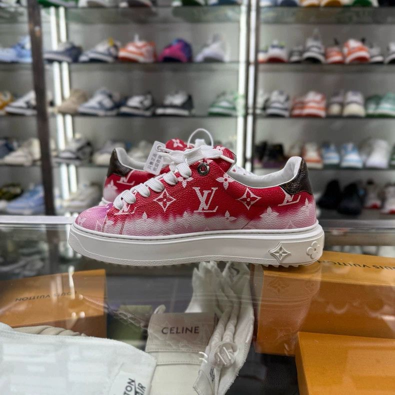 Louis Vuitton Louis Vuitton Red Gradient Sneakers Size 36.5 Size US 7 / IT 37 - 5 Thumbnail