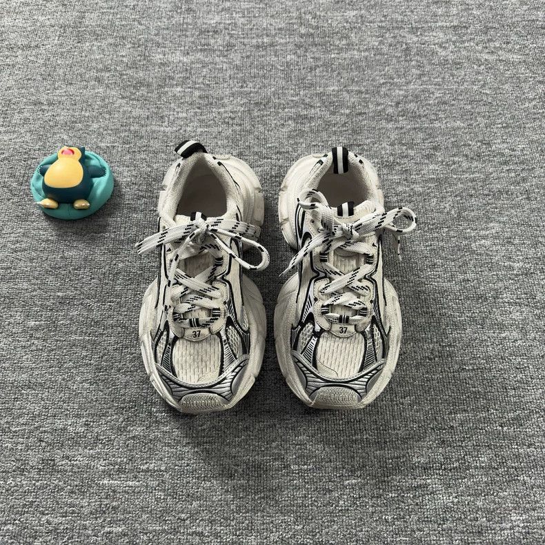 Balenciaga Balenciaga Gray and White Casual Sneakers Size US 10 / EU 43 - 2 Thumbnail