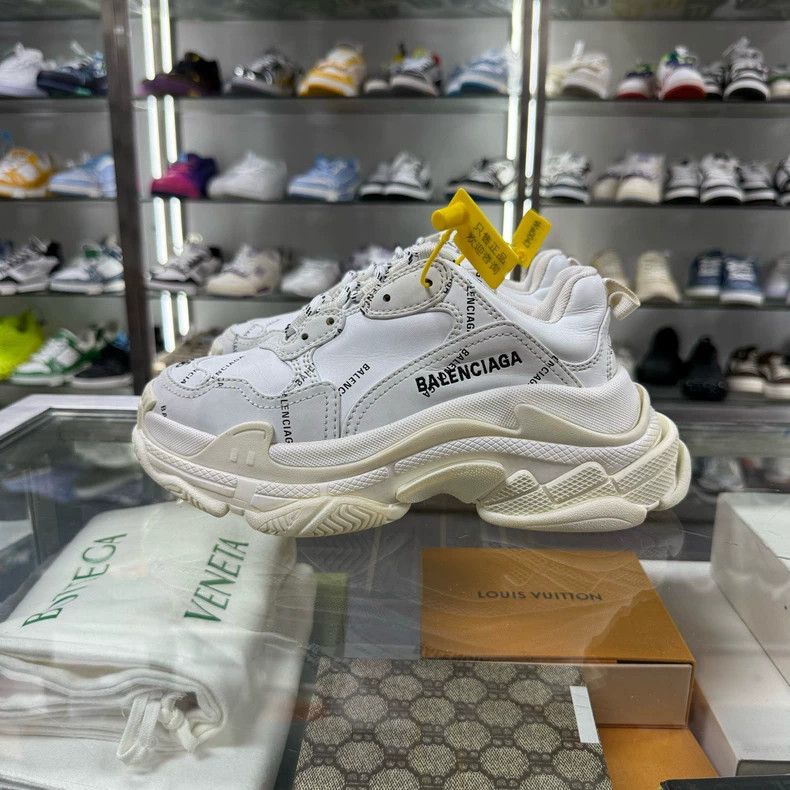 Balenciaga Balenciaga Triple Sneakers Size 36 White Size US 6 / IT 36 - 3 Thumbnail