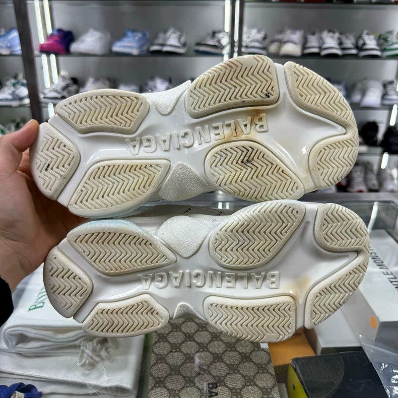 Balenciaga Balenciaga Triple Sneakers Size 36 White Size US 6 / IT 36 - 7 Thumbnail