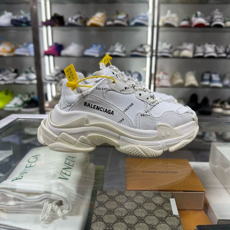 Balenciaga Balenciaga Triple Sneakers Size 36 White Size US 6 / IT 36 - 2 Thumbnail