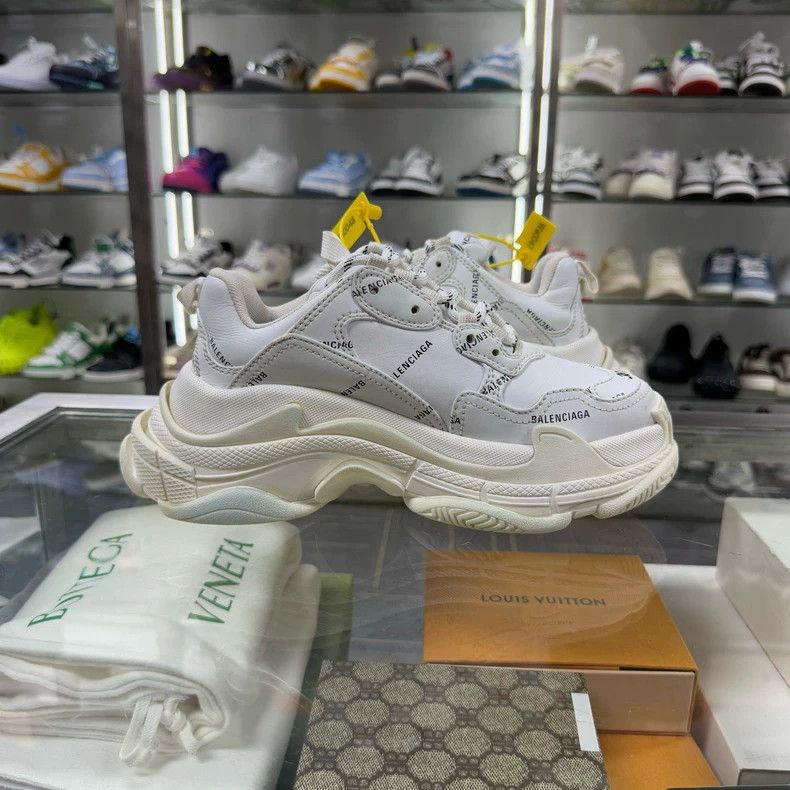 Balenciaga Balenciaga Triple Sneakers Size 36 White Size US 6 / IT 36 - 4 Thumbnail