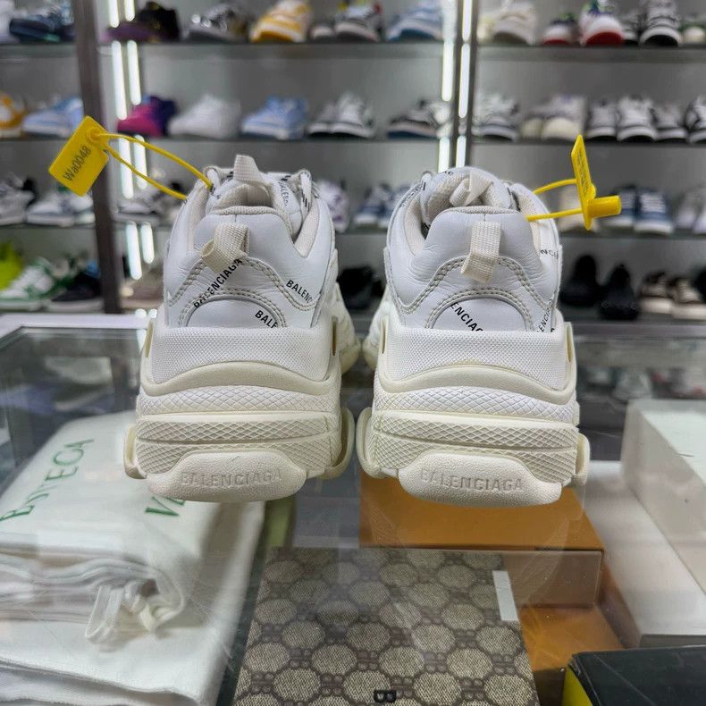 Balenciaga Balenciaga Triple Sneakers Size 36 White Size US 6 / IT 36 - 6 Thumbnail