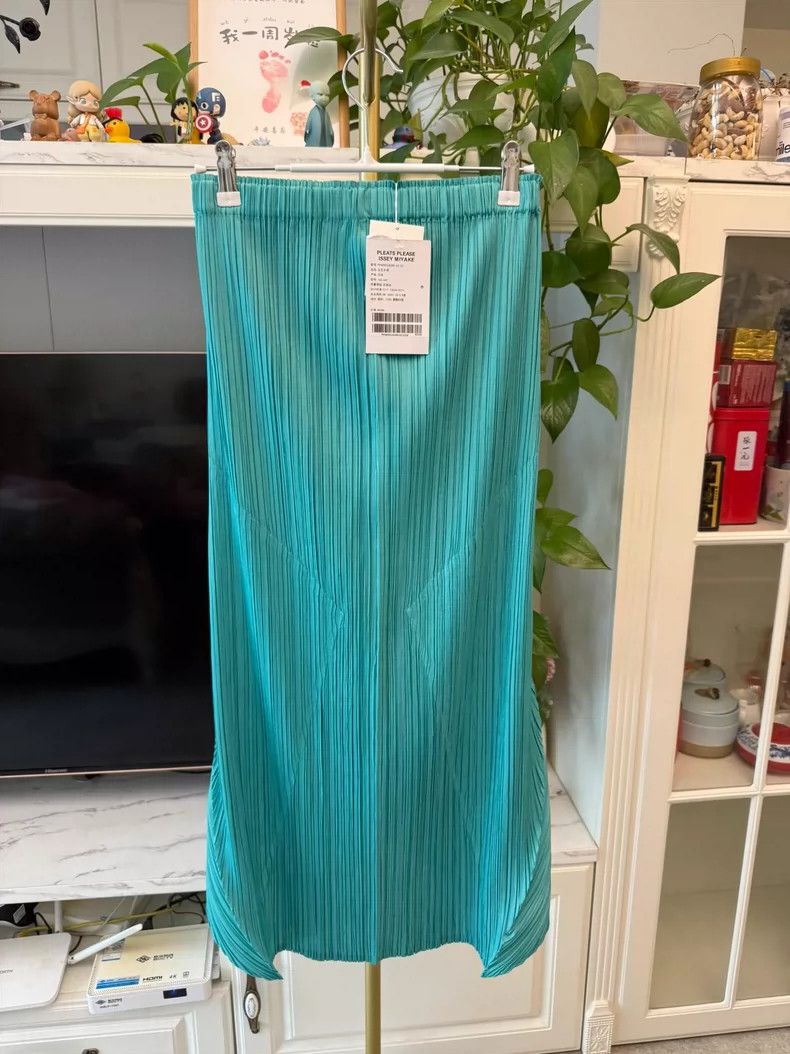 Issey Miyake Green Pleated Half Skirt Style JG385-yf Size 22" - 2 Thumbnail