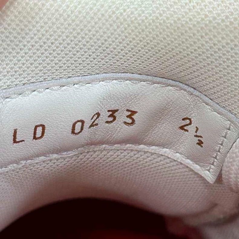 Louis Vuitton Red Velvet Louis Vuitton Trainers Size US 6 / IT 36 - 7 Thumbnail