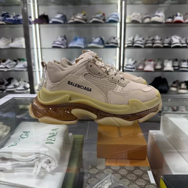 Balenciaga Balenciaga Triple S Sneakers in Beige Size US 10 / EU 43 - 2 Thumbnail