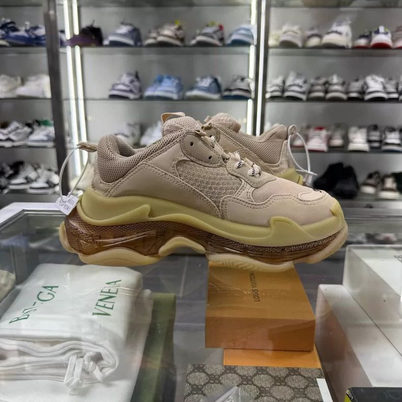 Balenciaga Balenciaga Triple S Sneakers in Beige Size US 10 / EU 43 - 4 Thumbnail