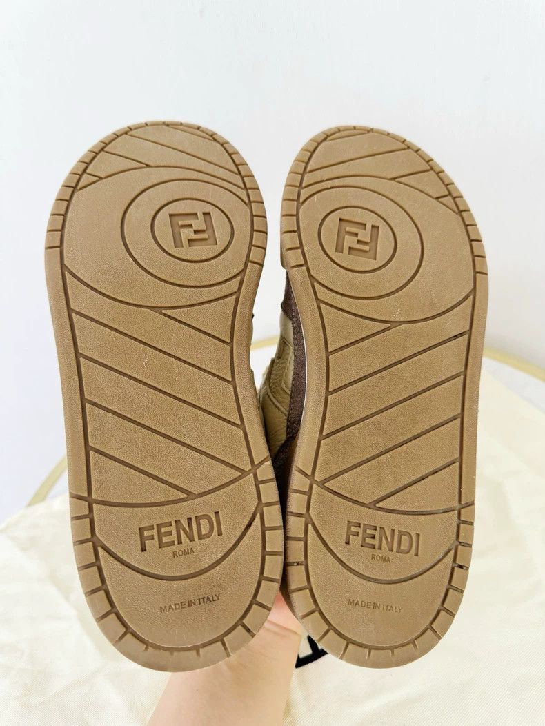 Fendi Fendi Sneakers Size 37 Very Gently Used Size US 6 / IT 36 - 7 Thumbnail