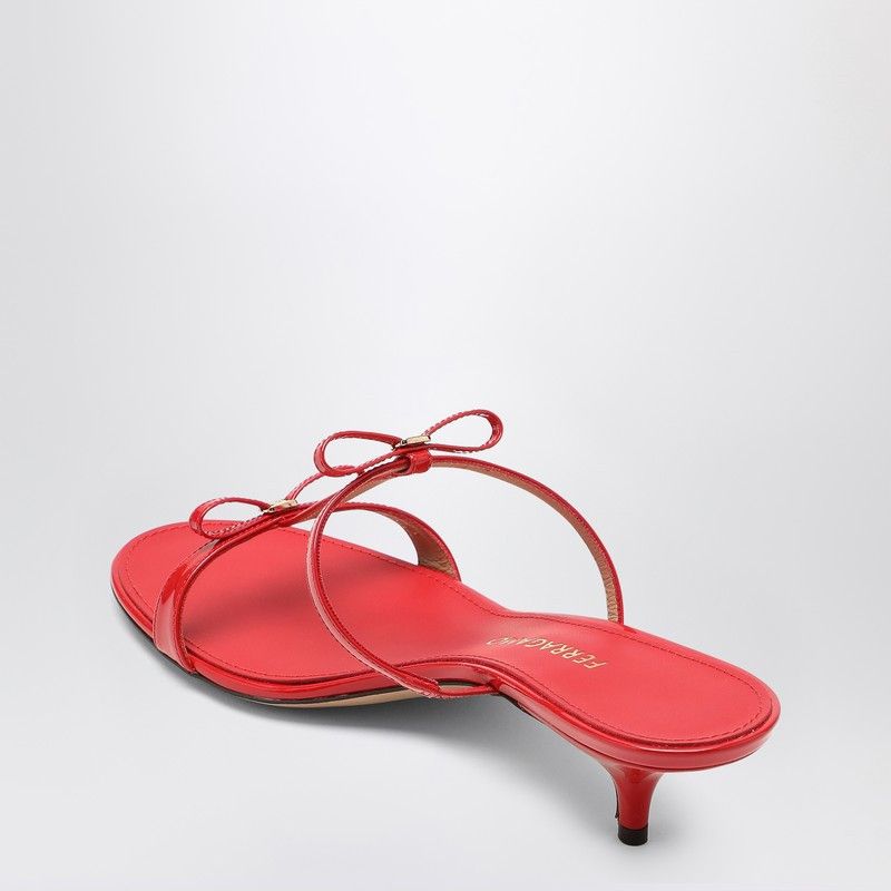 サンダル・ミュール Ferragamo Flame Red Mini Bow Sandals Salvatore Ferragamo Ferragamo Flame Red Mini Bow Sandals