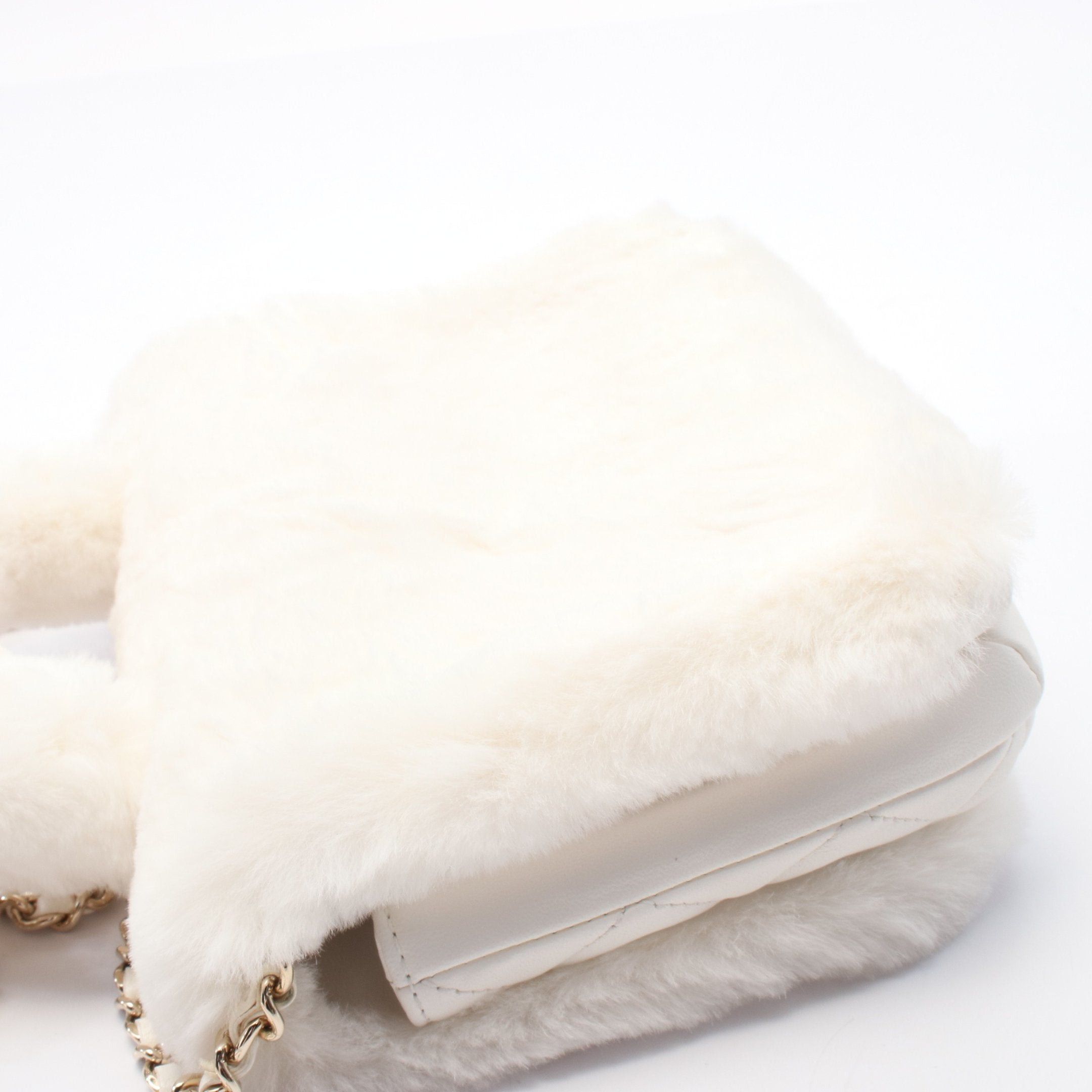 Chanel Chanel Matelasse Chain Shoulder Bag Fur Leather White Gold Hardware Size ONE SIZE - 7 Thumbnail