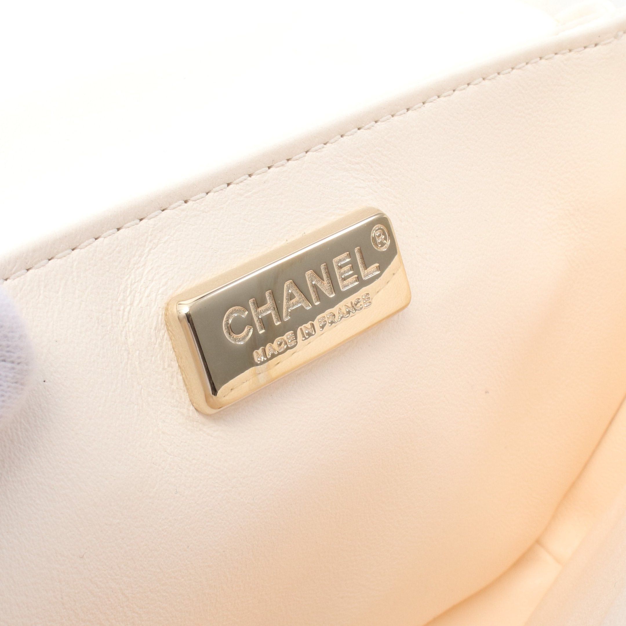 Chanel Chanel Matelasse Chain Shoulder Bag Fur Leather White Gold Hardware Size ONE SIZE - 4 Thumbnail