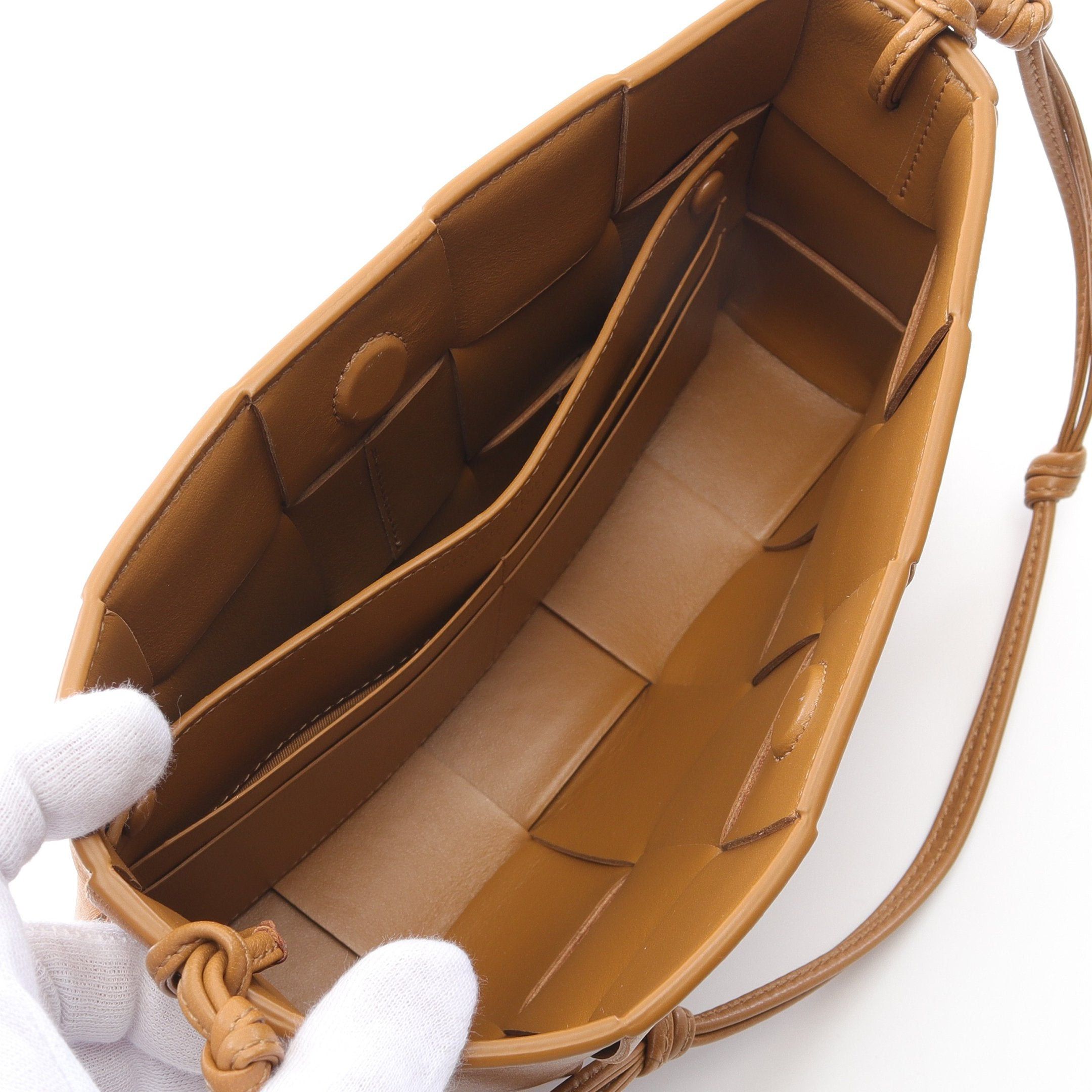 Bottega Veneta Bottega Veneta Maxi Intrecciato Cassette Handbag Leather Light Brown Size ONE SIZE - 3 Thumbnail