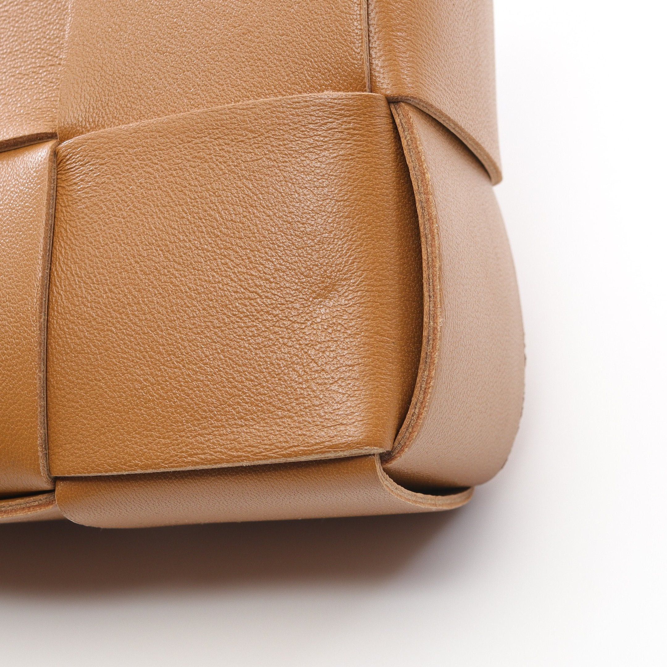 Bottega Veneta Bottega Veneta Maxi Intrecciato Cassette Handbag Leather Light Brown Size ONE SIZE - 6 Thumbnail