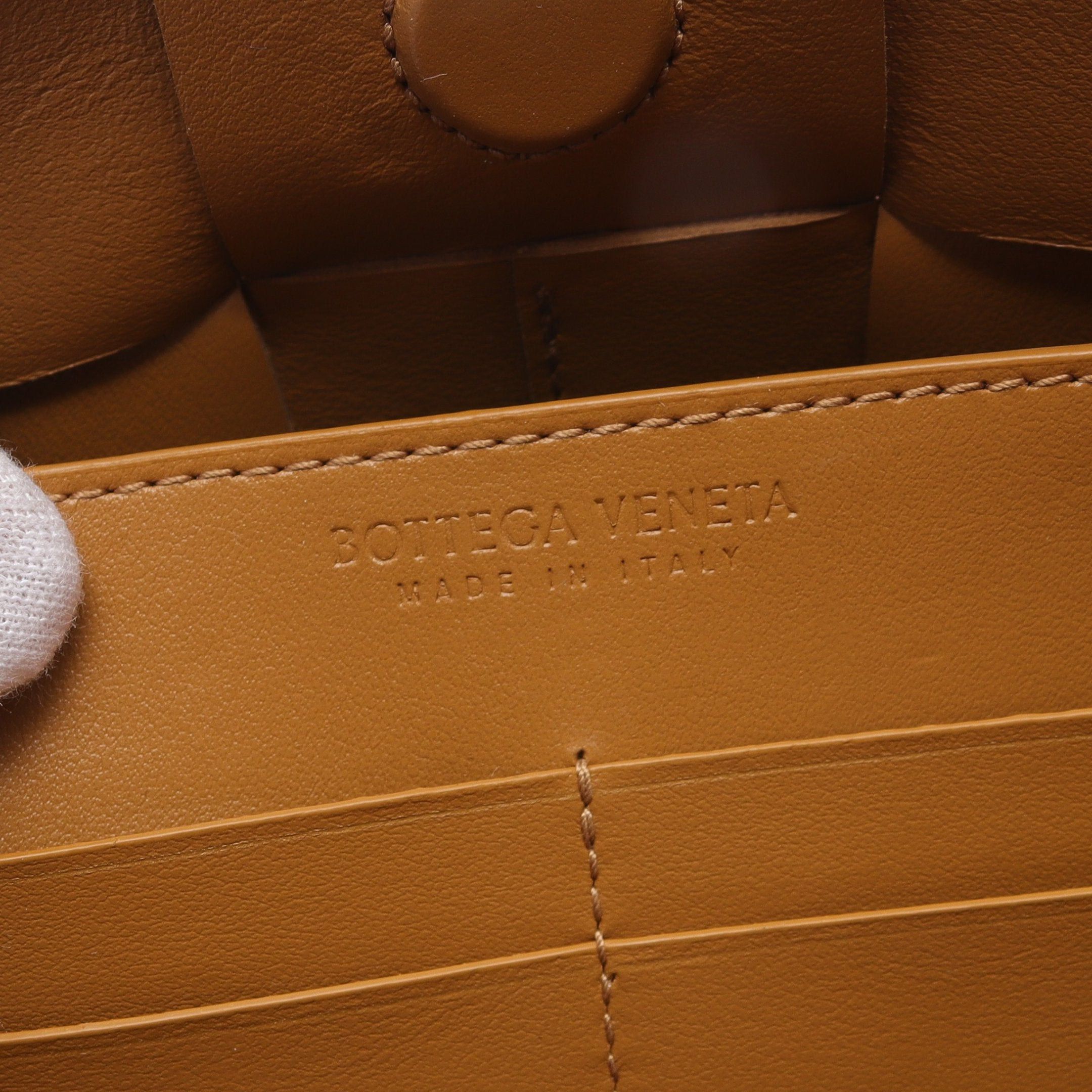 Bottega Veneta Bottega Veneta Maxi Intrecciato Cassette Handbag Leather Light Brown Size ONE SIZE - 4 Thumbnail
