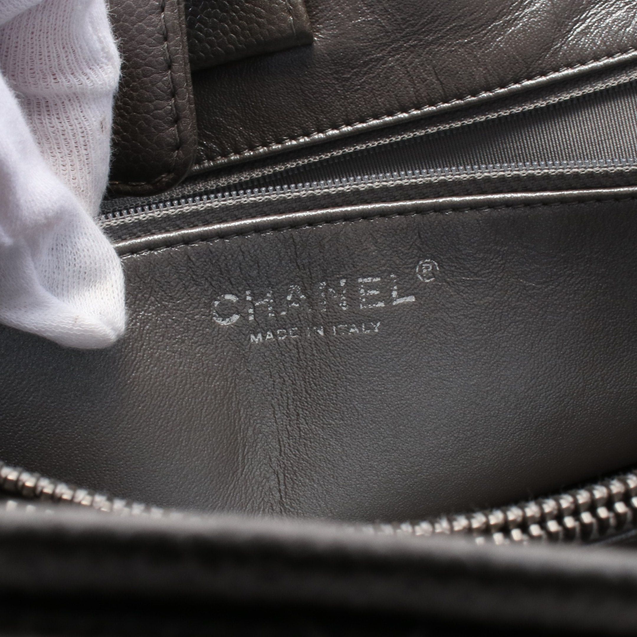 Chanel Chanel Matelasse Chain Shoulder Bag Tote Caviar Skin Silver Antique Hardware Size ONE SIZE - 4 Thumbnail
