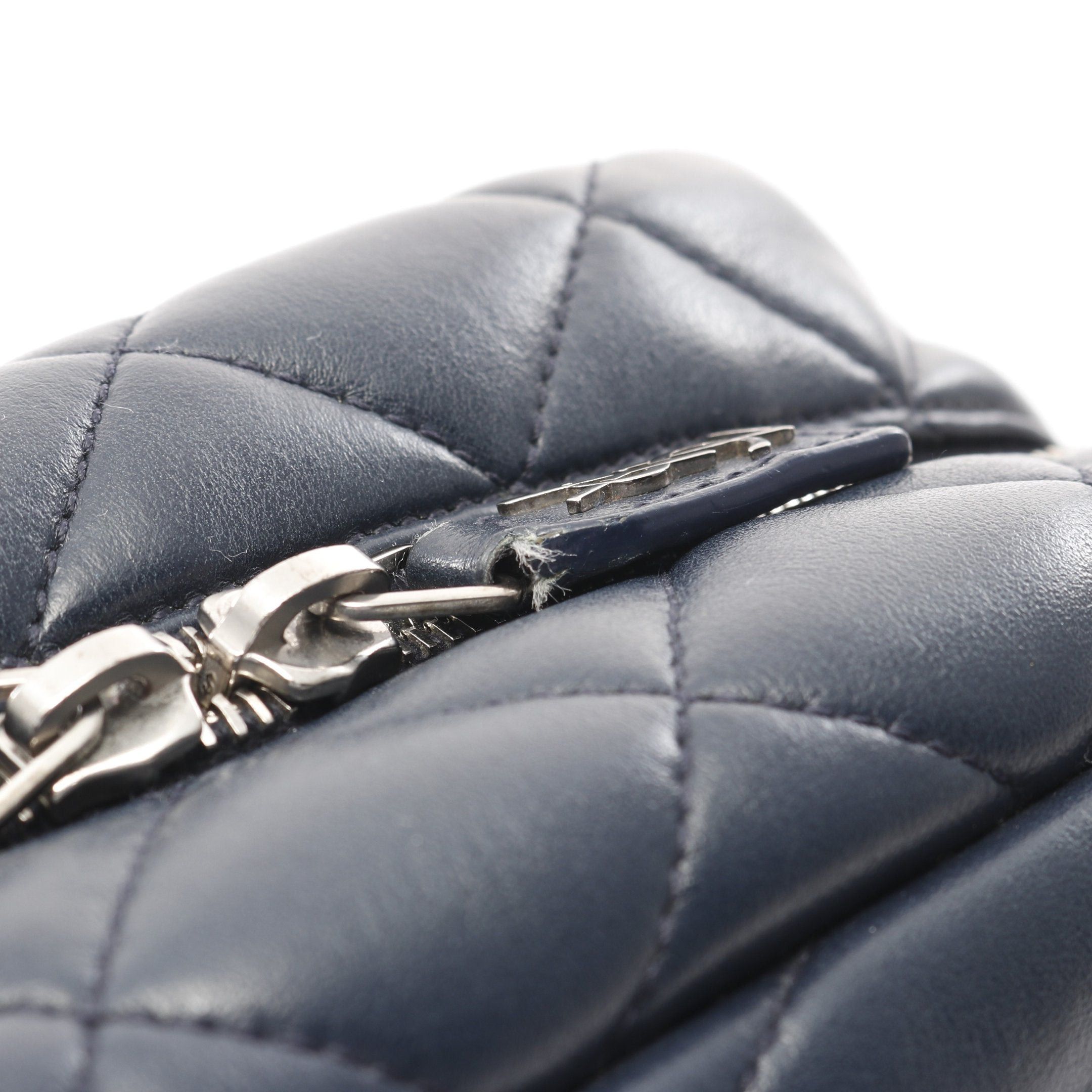Yves Saint Laurent Yves Saint Laurent Lulu Bowling Chain Shoulder Bag Leather Dark Navy Size ONE SIZE - 10 Thumbnail