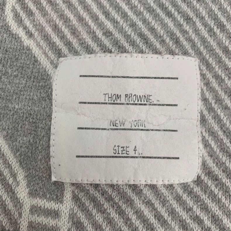 Thom Browne Thom Browne Gray Dolphin Print Casual Shorts - dmc Size US 26 / EU 42 - 5 Thumbnail