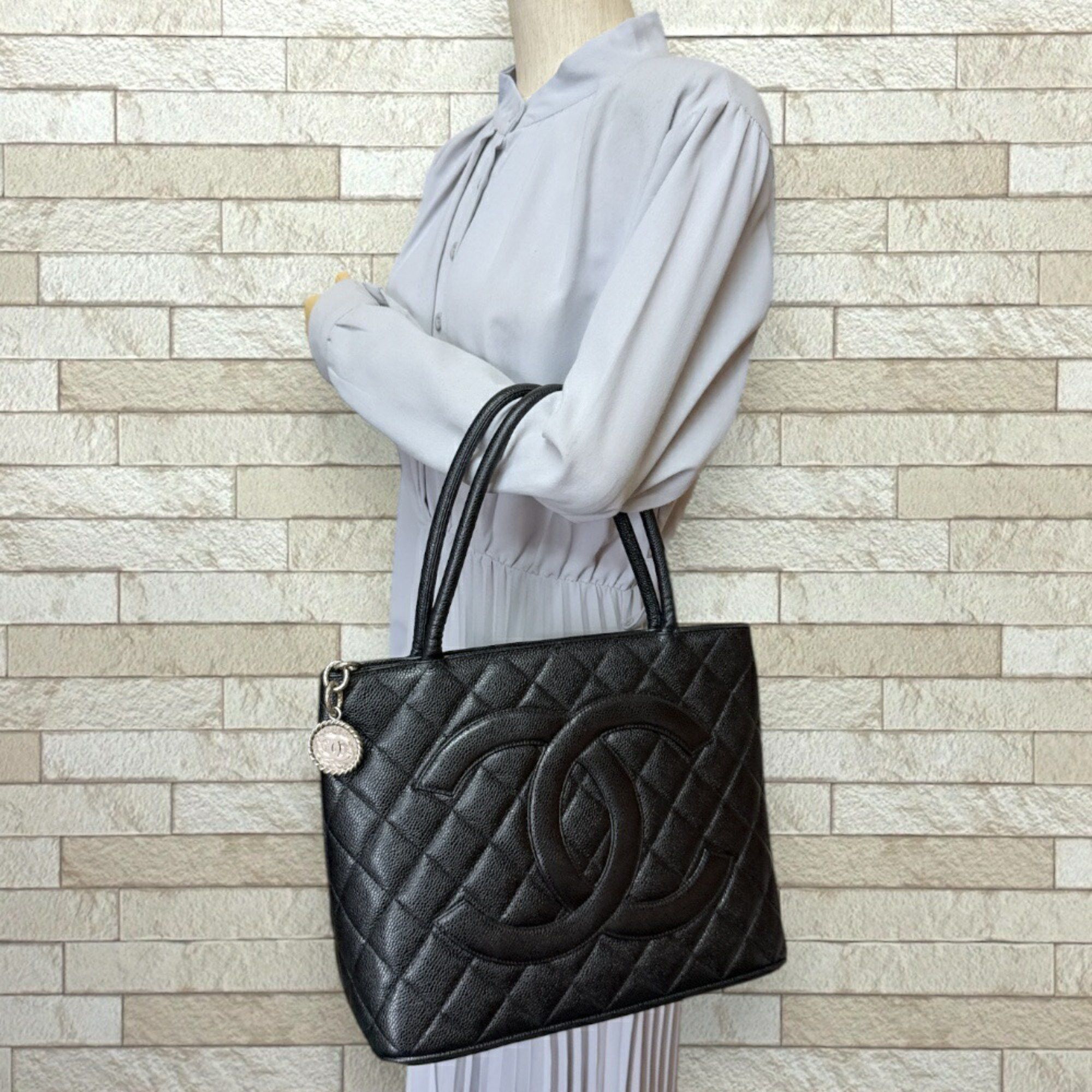 Chanel Chanel Medaillon tote Size ONE SIZE - 7 Thumbnail