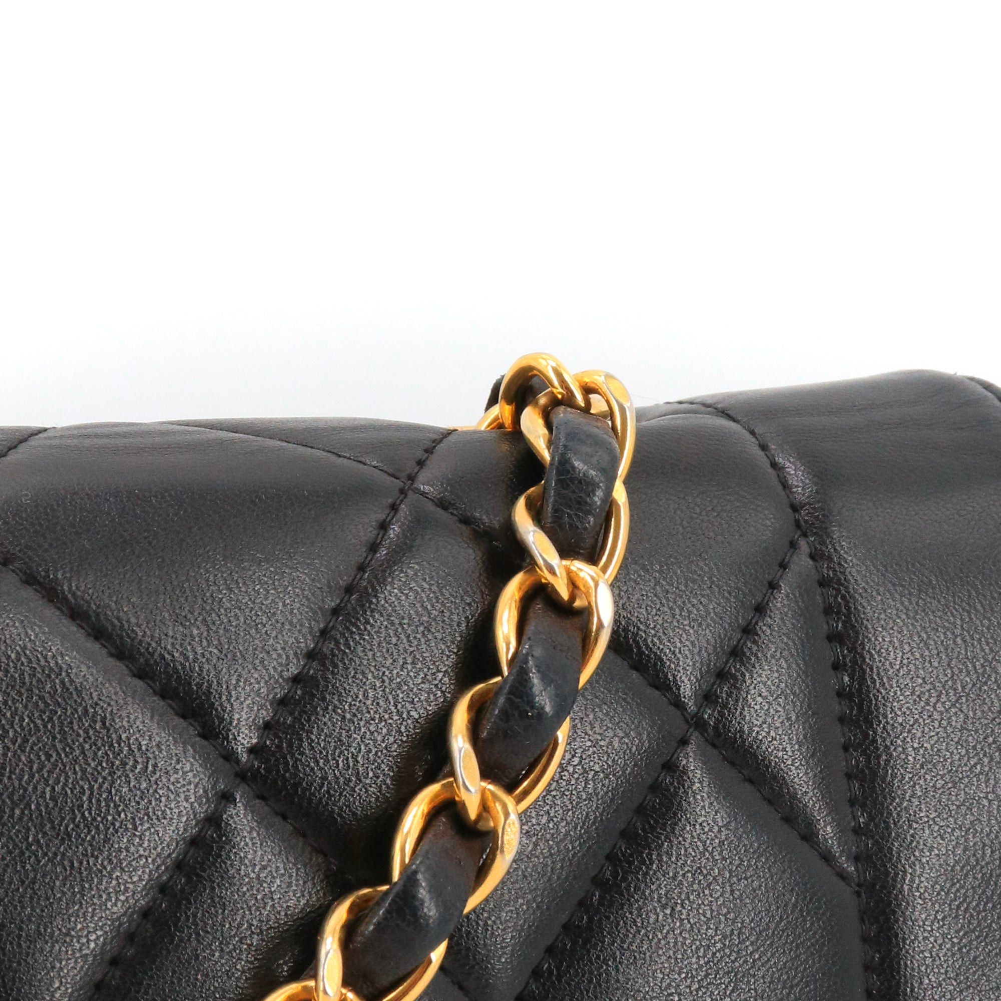 Chanel CHANEL - Diana Chanel shoulder bag in vintage black quilted leather Size ONE SIZE - 8 Thumbnail