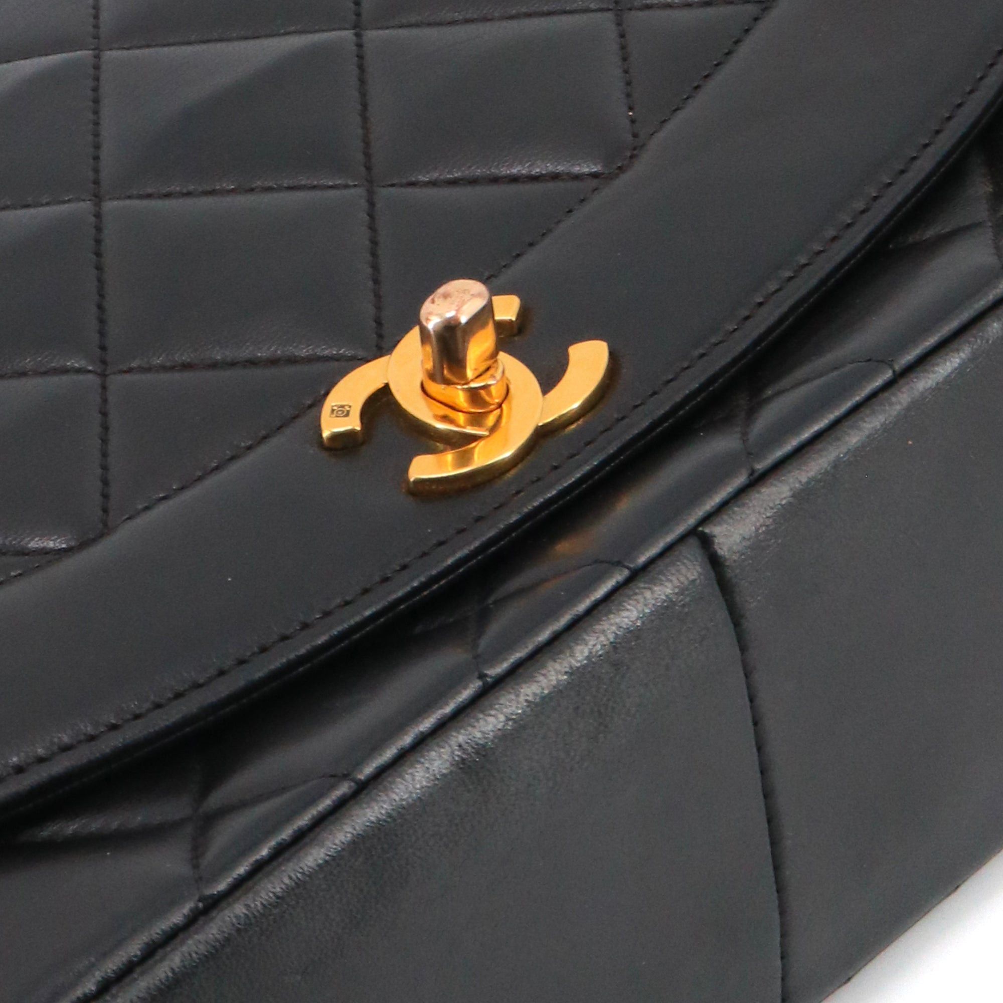 Chanel CHANEL - Diana Chanel shoulder bag in vintage black quilted leather Size ONE SIZE - 9 Thumbnail