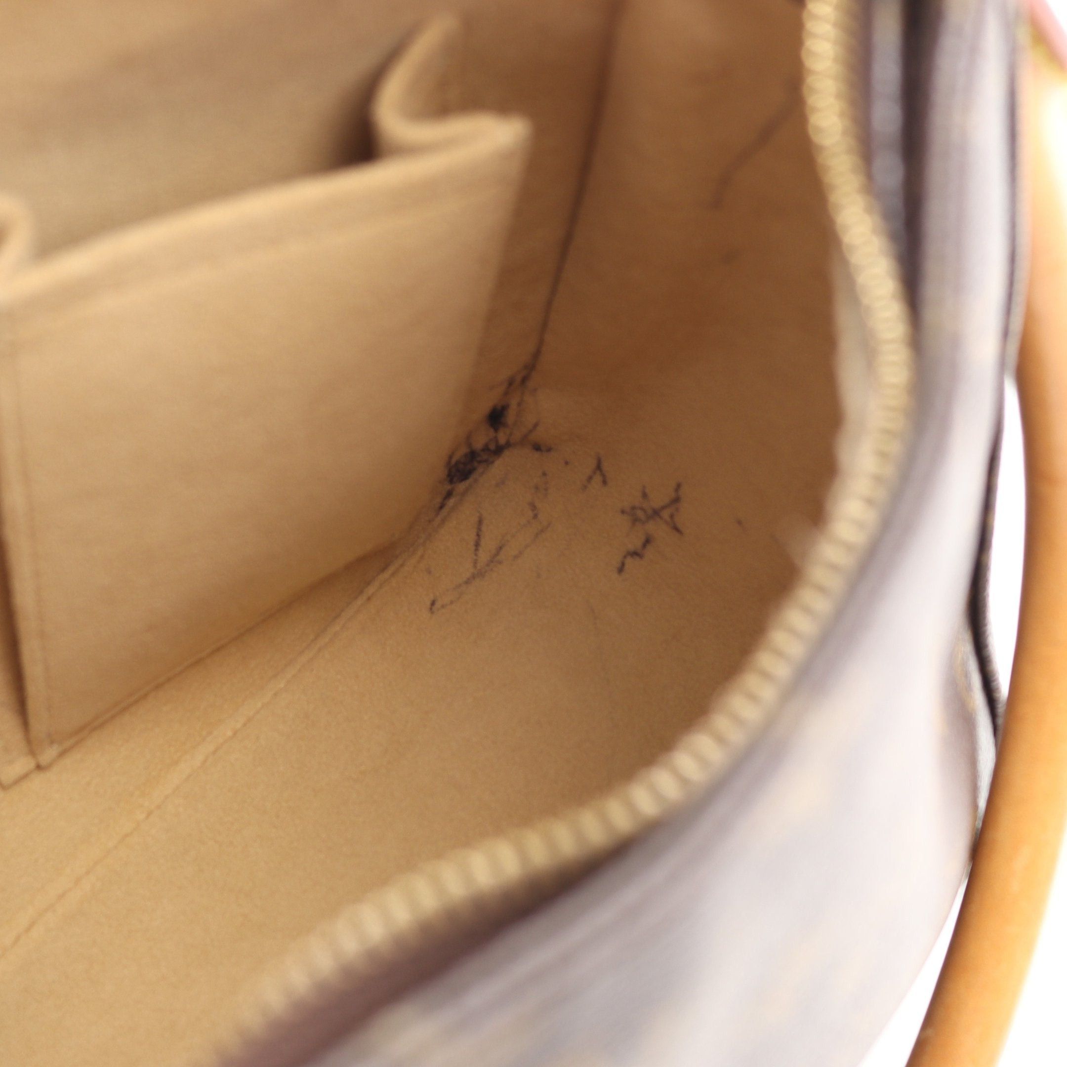 Louis Vuitton Louis Vuitton Looping Mm Monogram Shoulder Bag Leather Brown Size ONE SIZE - 7 Thumbnail