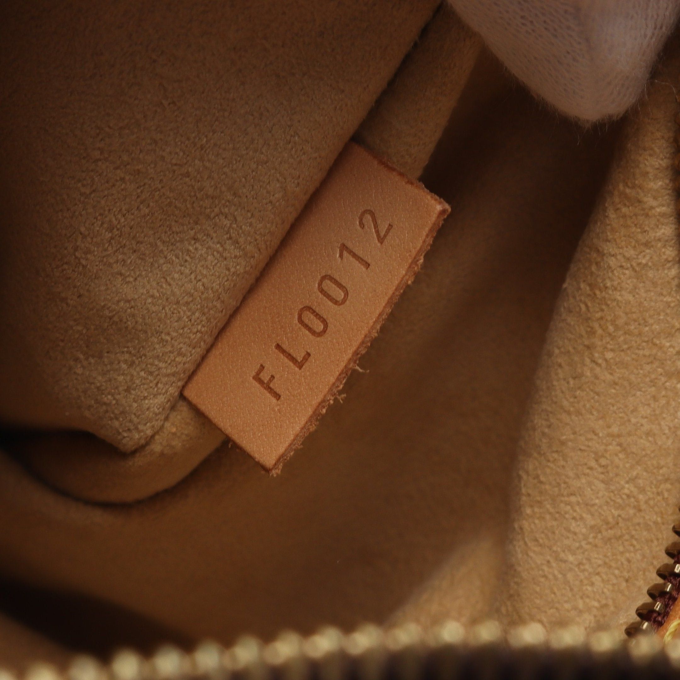 Louis Vuitton Louis Vuitton Looping Mm Monogram Shoulder Bag Leather Brown Size ONE SIZE - 5 Thumbnail