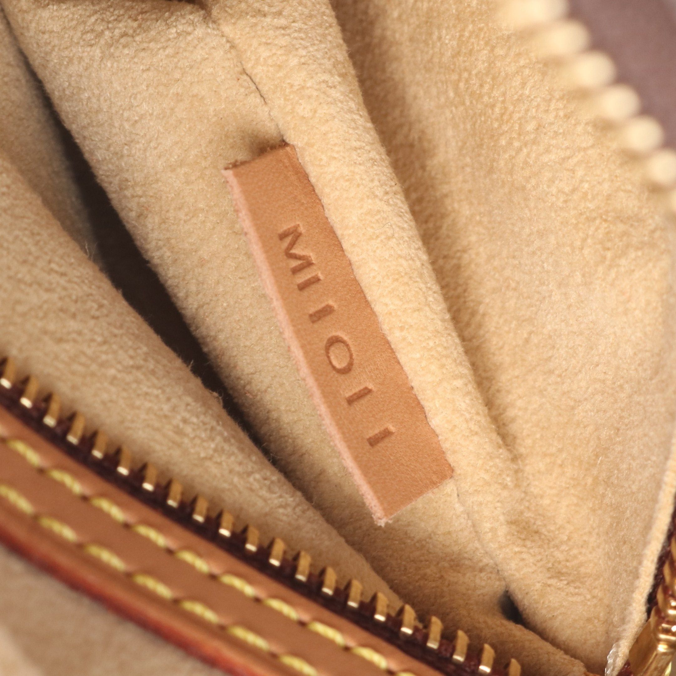 Louis Vuitton Louis Vuitton Looping Mm Monogram Shoulder Bag Leather Brown Size ONE SIZE - 5 Thumbnail
