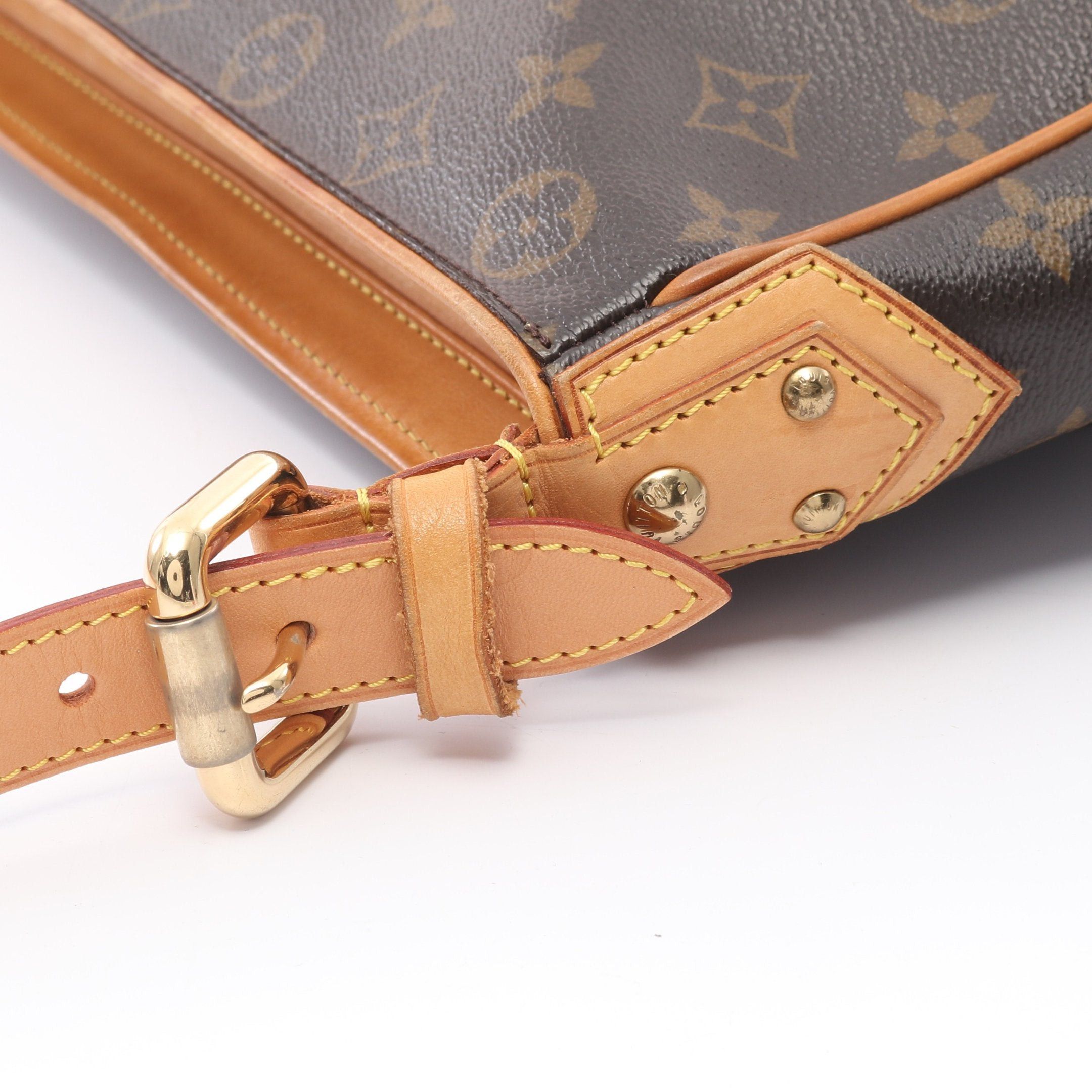 Louis Vuitton Louis Vuitton Hudson Gm Monogram Shoulder Bag Leather Brown Size ONE SIZE - 8 Thumbnail