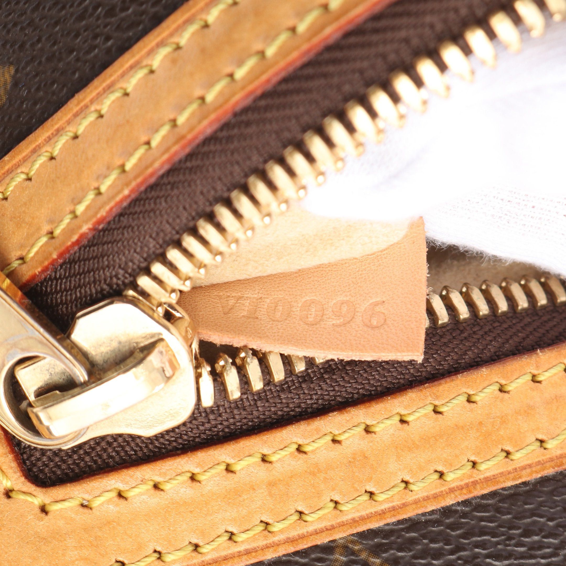 Louis Vuitton Louis Vuitton Hudson Gm Monogram Shoulder Bag Leather Brown Size ONE SIZE - 5 Thumbnail
