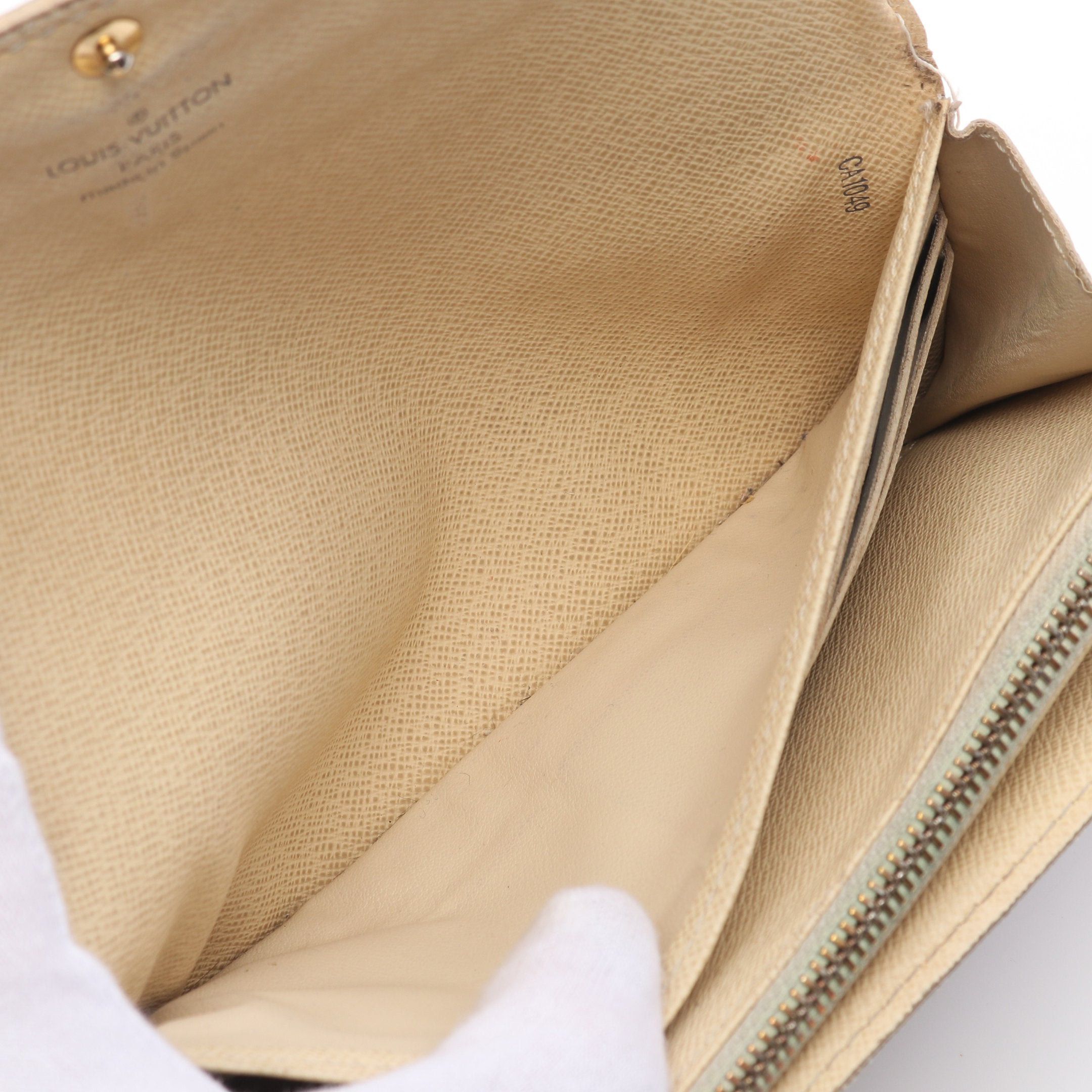 Louis Vuitton Louis Vuitton Portefeuil Sara Damier Azur Bi-Fold Long Wallet Leather White Size ONE SIZE - 11 Thumbnail