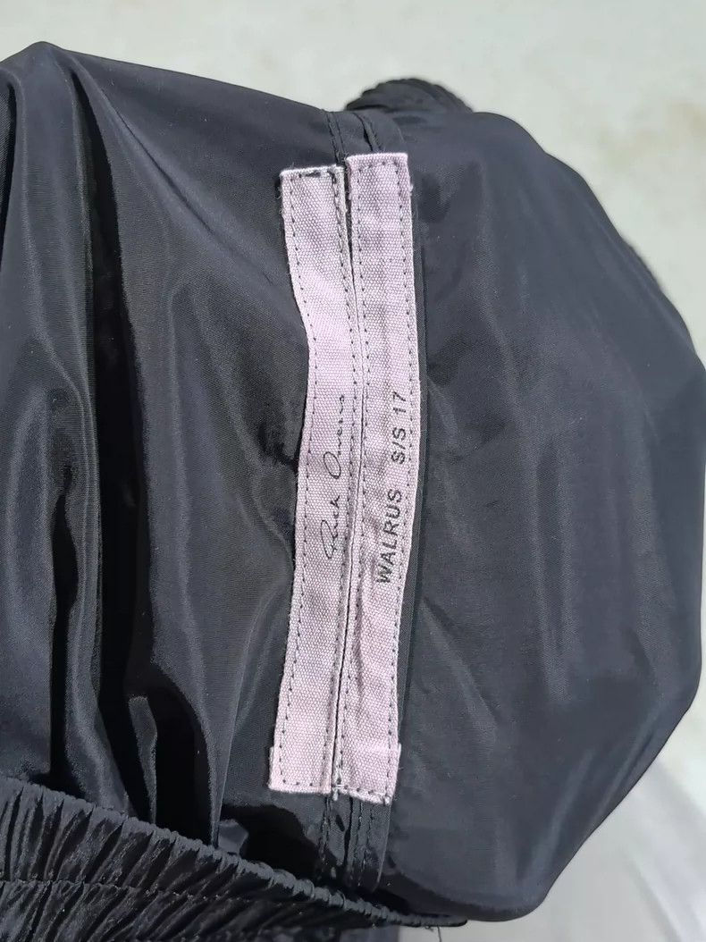 Rick Owens Rick Owens Black Shorts Size US 26 / EU 42 - 2 Thumbnail