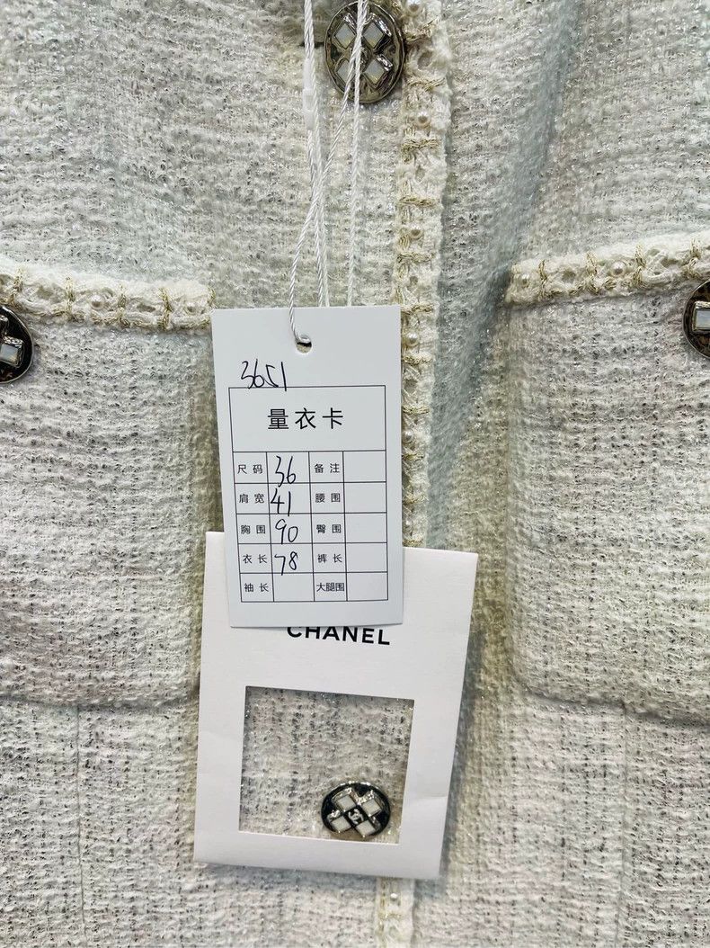 Chanel Chanel White Boucle Trimmed Waist Coat- DMC Size US M / EU 48-50 / 2 - 3 Thumbnail