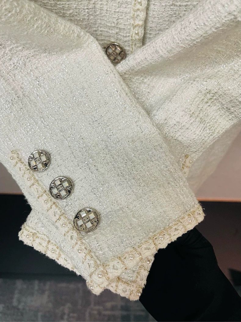 Chanel Chanel White Boucle Trimmed Waist Coat- DMC Size US M / EU 48-50 / 2 - 4 Thumbnail