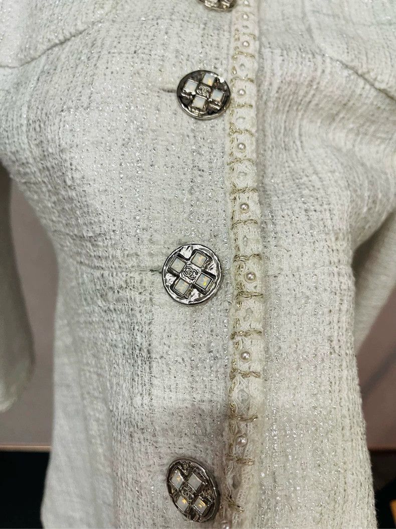 Chanel Chanel White Boucle Trimmed Waist Coat- DMC Size US M / EU 48-50 / 2 - 5 Thumbnail