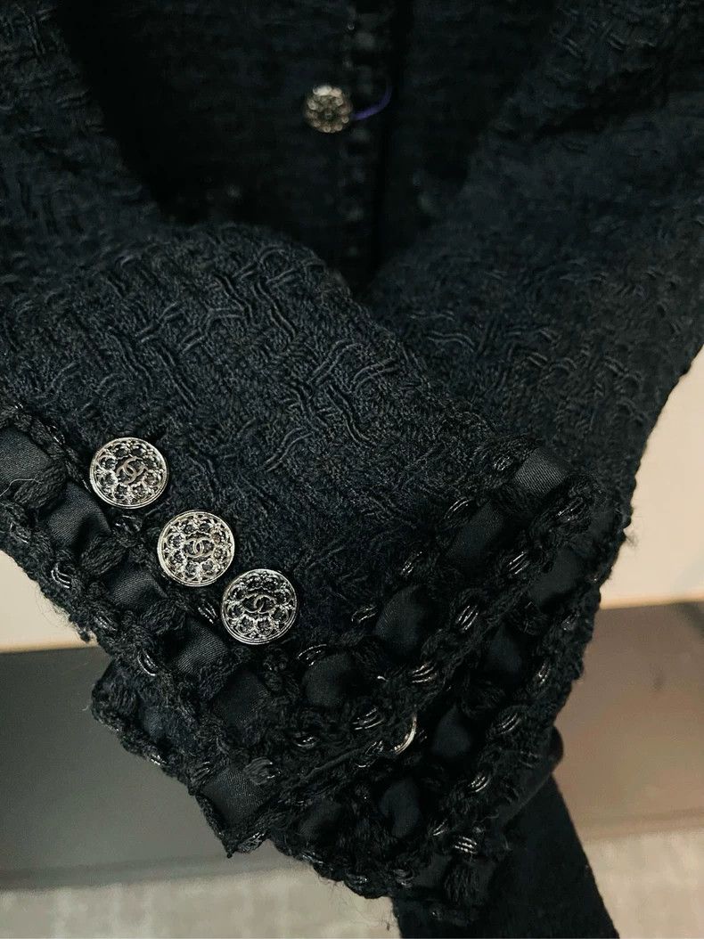 Chanel Chanel Black Tweed Jacket with Buttons- DMC Size US M / EU 48-50 / 2 - 3 Thumbnail