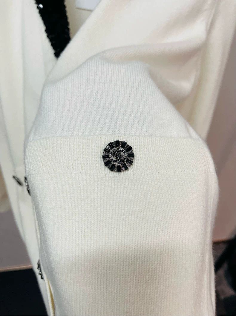Chanel Chanel Black and White Cashmere Cardigan- DMC Size US M / EU 48-50 / 2 - 4 Thumbnail