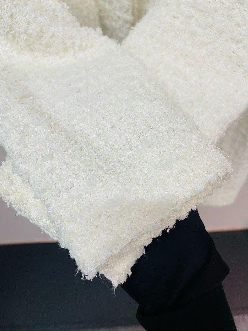 Chanel Chanel White Four-Pocket Tweed Jacket- DMC Size US M / EU 48-50 / 2 - 5 Thumbnail