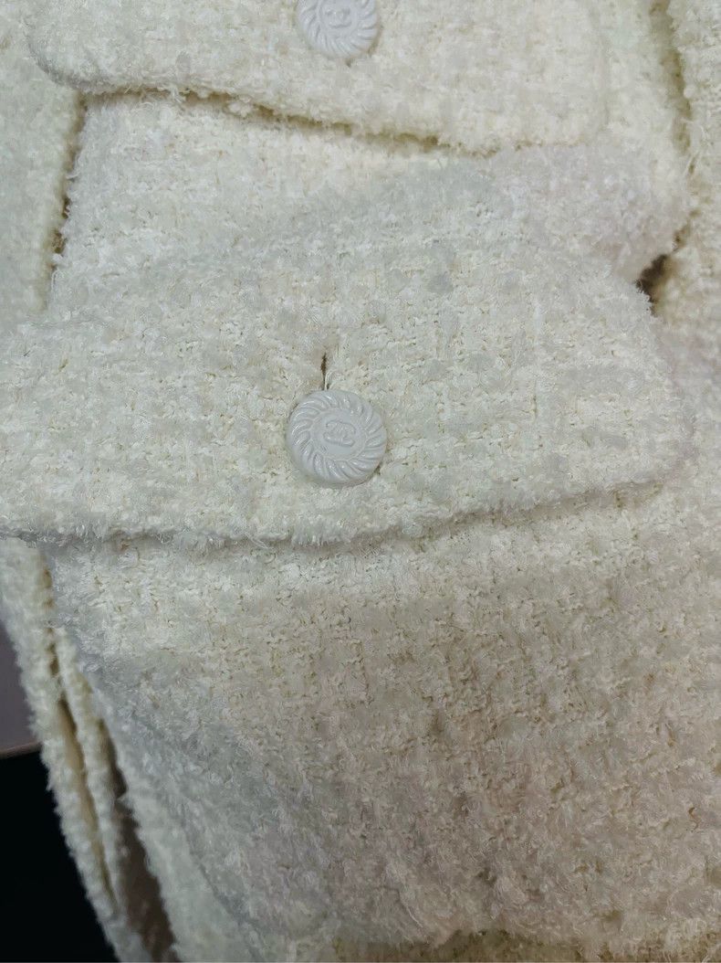 Chanel Chanel White Four-Pocket Tweed Jacket- DMC Size US M / EU 48-50 / 2 - 4 Thumbnail