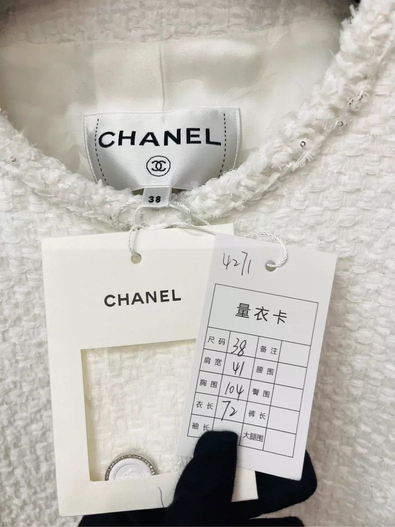 Chanel Chanel White Tweed Coat with Pockets- DMC Size US M / EU 48-50 / 2 - 2 Thumbnail