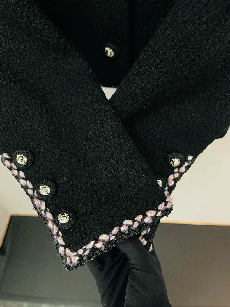 Chanel Chanel Black Tweed Jacket with Navy Trim- DMC Size US M / EU 48-50 / 2 - 4 Thumbnail
