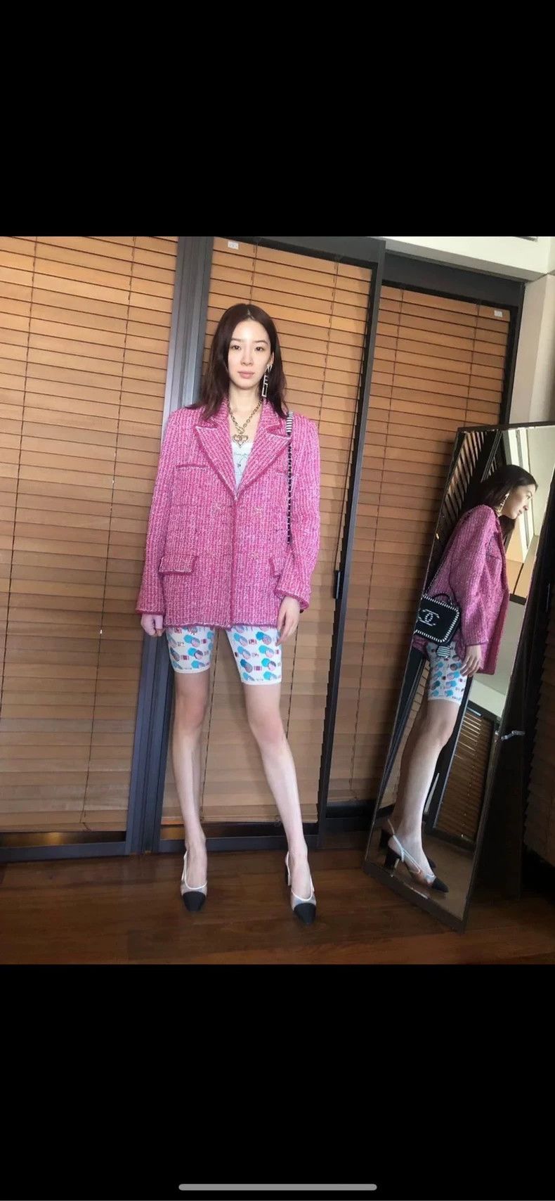 Chanel Pink Tweed Jacket with Glass Buttons- DMC Size US M / EU 48-50 / 2 - 6 Thumbnail