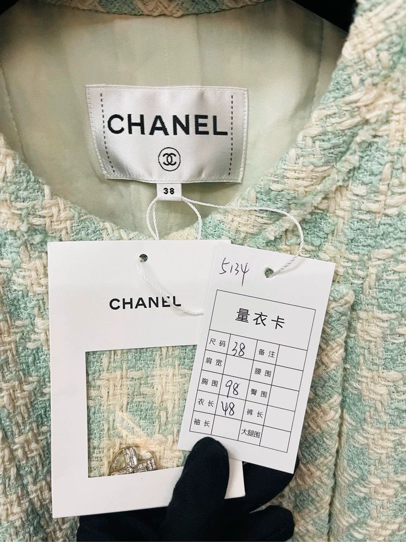 Chanel Chanel Mint Green Tweed Jacket with Buttons- DMC Size US M / EU 48-50 / 2 - 2 Thumbnail