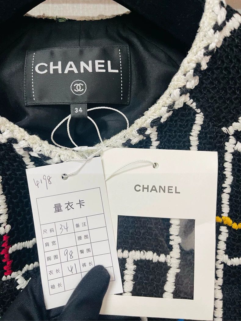 Chanel Black and White Tweed Chanel Jacket- DMC Size US M / EU 48-50 / 2 - 2 Thumbnail