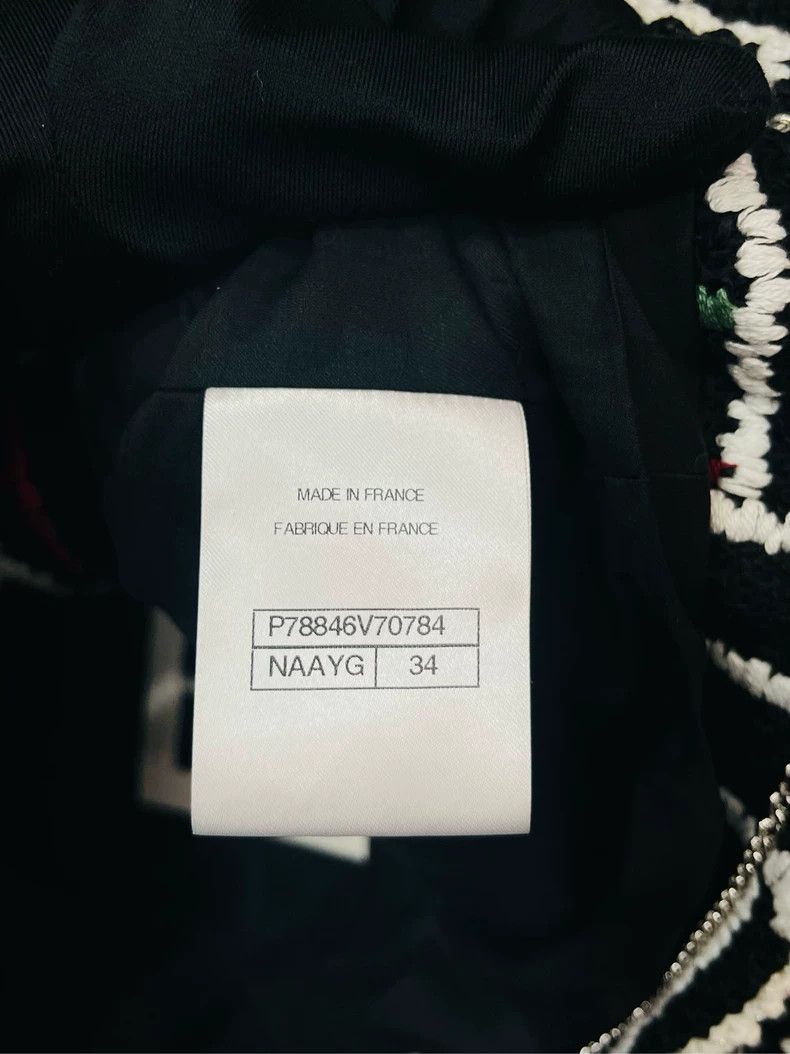 Chanel Black and White Tweed Chanel Jacket- DMC Size US M / EU 48-50 / 2 - 4 Thumbnail