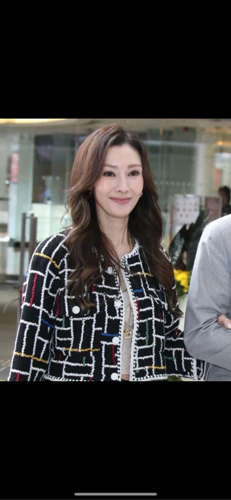 Chanel Black and White Tweed Chanel Jacket- DMC Size US M / EU 48-50 / 2 - 6 Thumbnail