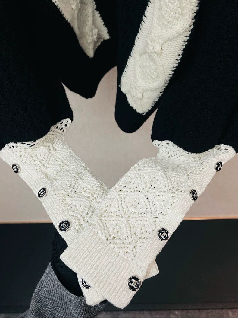 Chanel Chanel Handcrafted Black and White Sweater- DMC Size US M / EU 48-50 / 2 - 4 Thumbnail