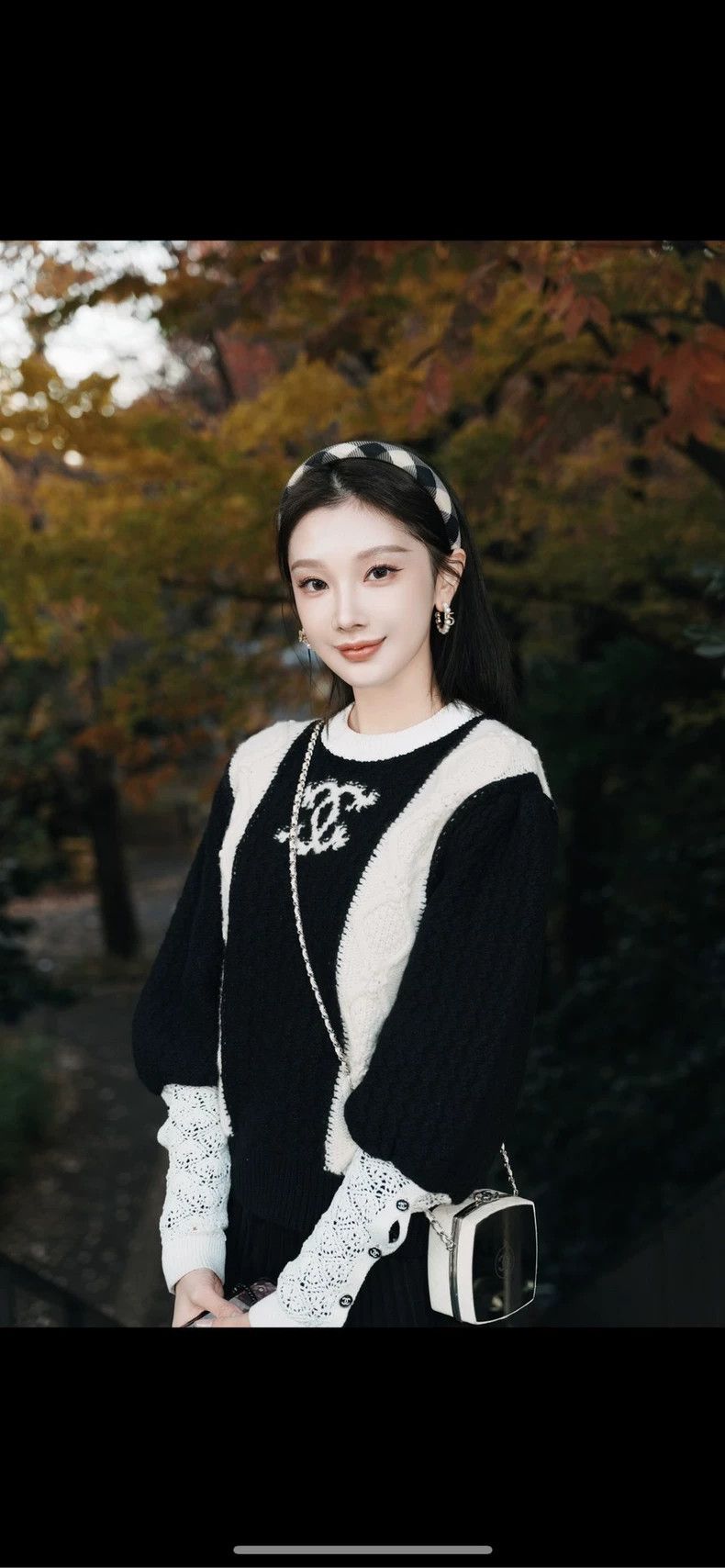Chanel Chanel Handcrafted Black and White Sweater- DMC Size US M / EU 48-50 / 2 - 6 Thumbnail
