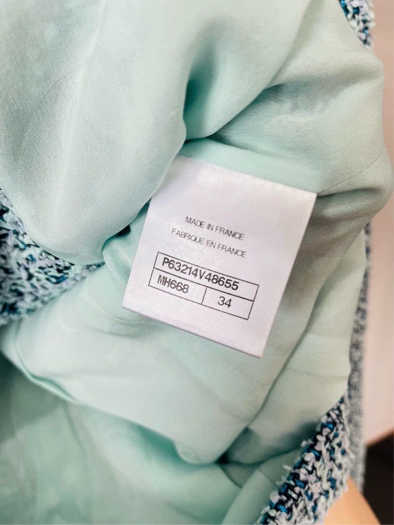 Chanel Chanel Light Blue Tweed Jacket with Wave Hem- DMC Size US M / EU 48-50 / 2 - 7 Thumbnail