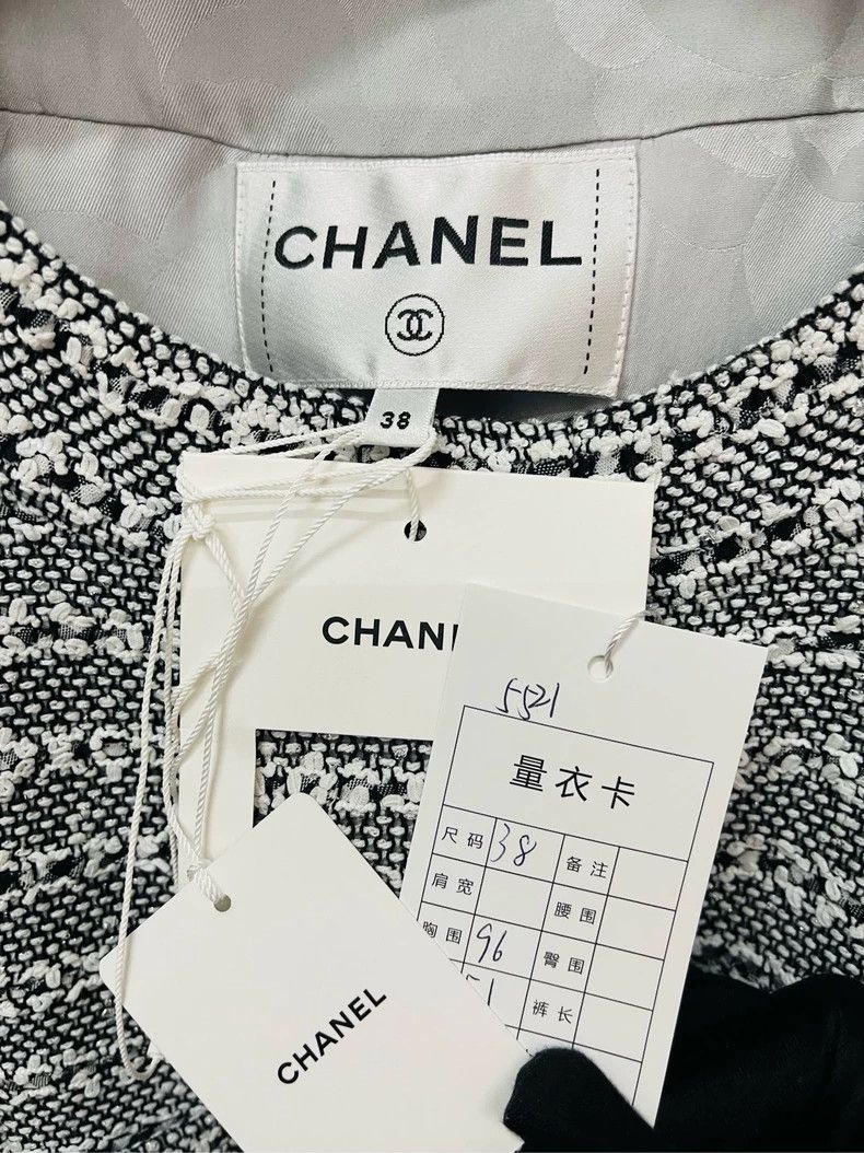 Chanel Chanel Gray Tweed Cropped Jacket- DMC Size US M / EU 48-50 / 2 - 3 Thumbnail